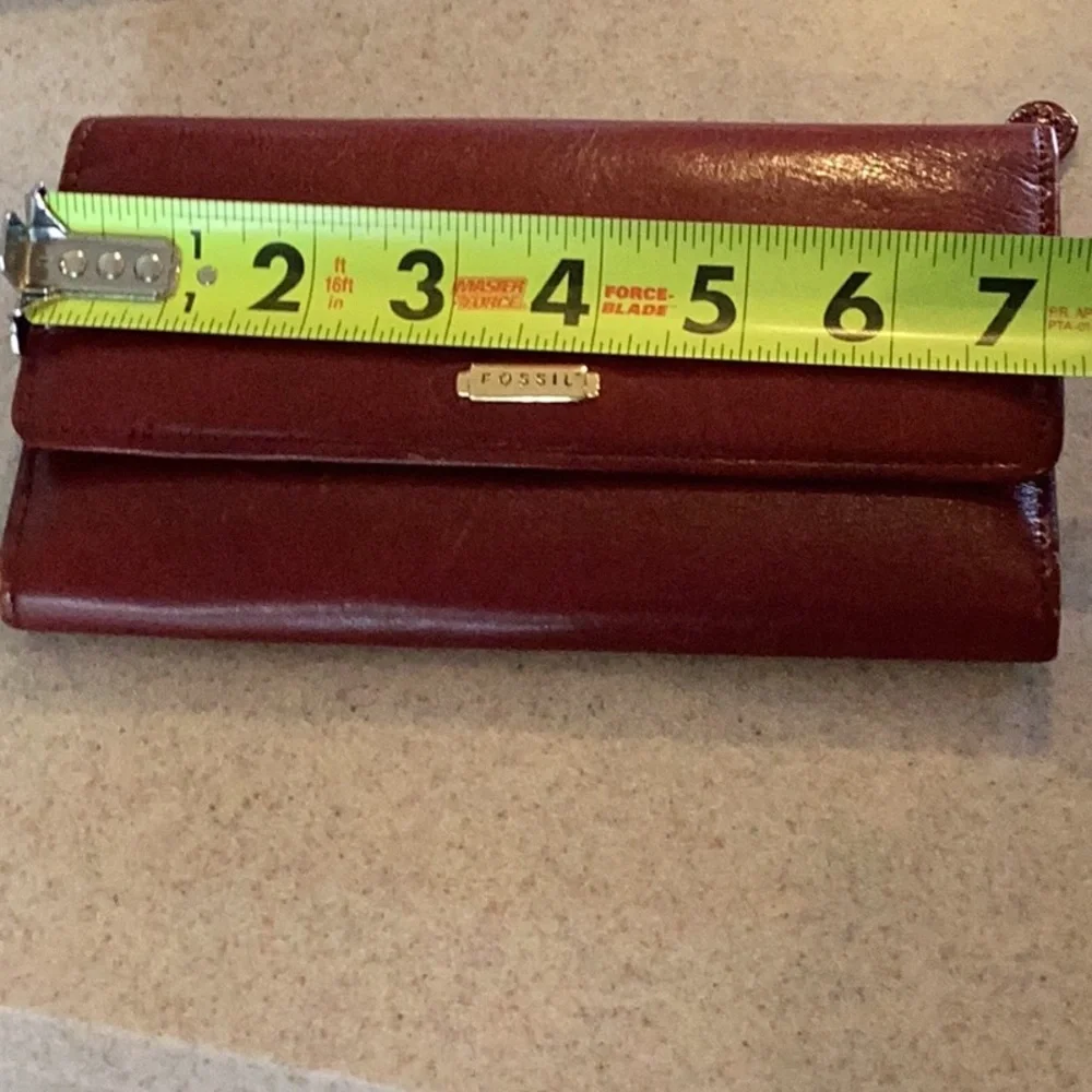 Fossil vintage red, soft genuine leather checkbook wallet - Picture 14 of 16